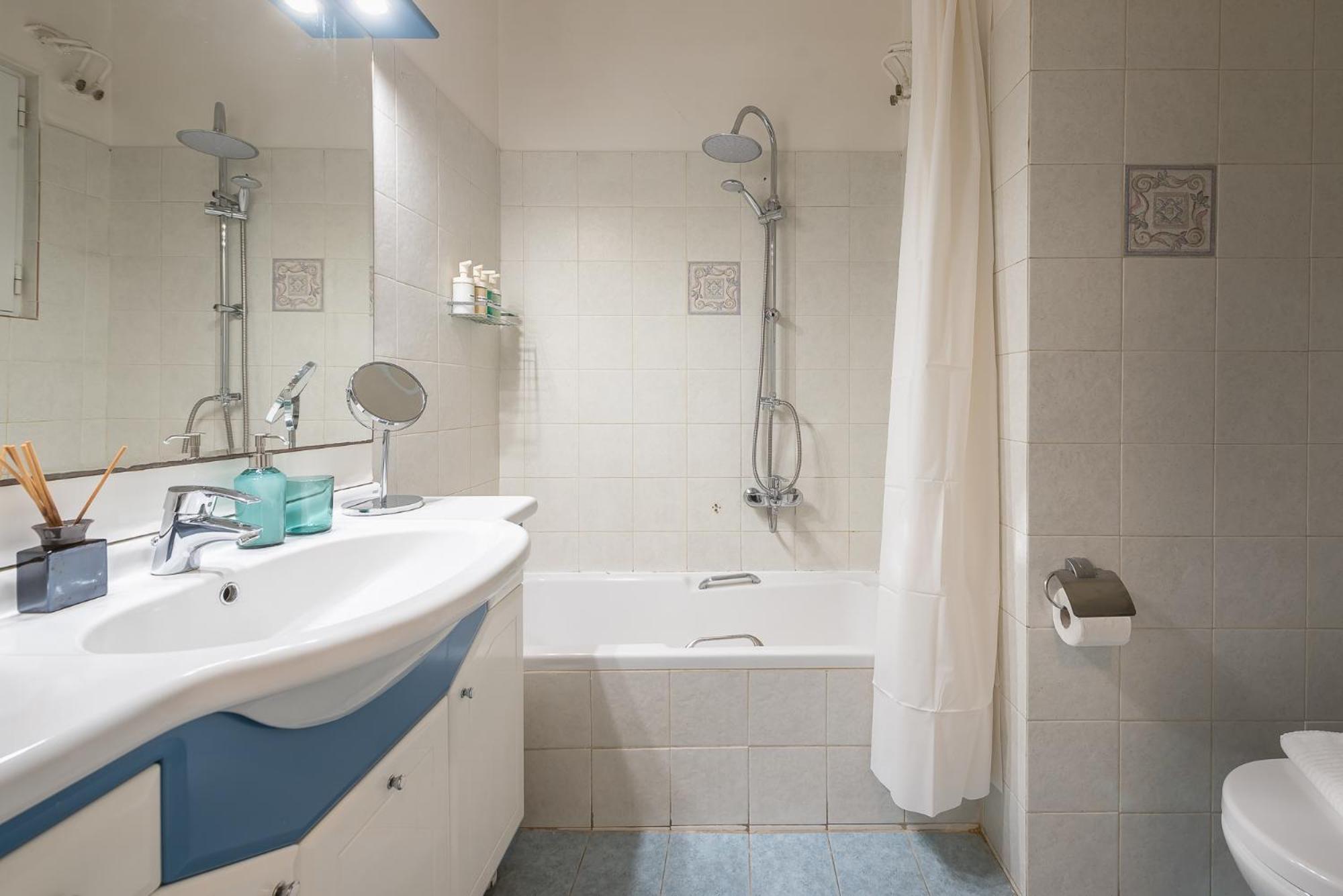 Spacious 2Bds Apt With Acropolis View In Center Атина Екстериор снимка